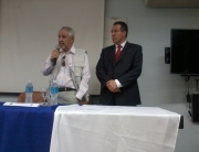 El Prof Eurico de Lima Figuereiro presentando a Marcelo Gullo 2014-10-23 10.19.57